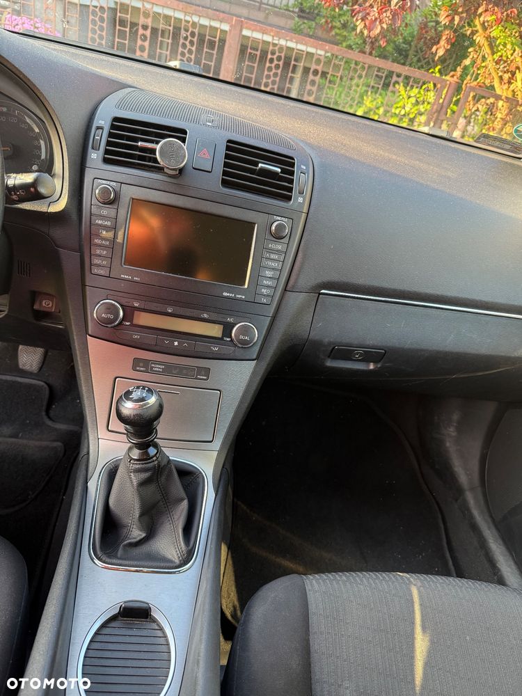 Toyota Avensis 1.8 Sol - 33