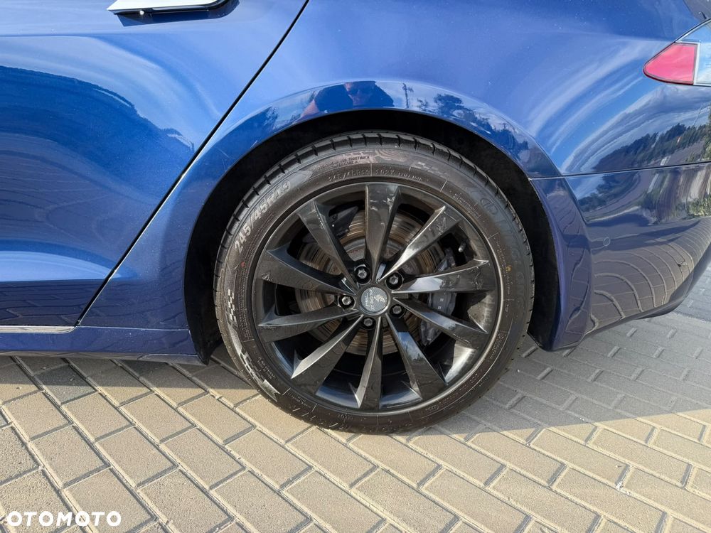 Tesla Model S - 11