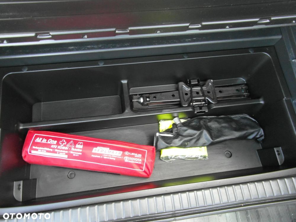 Toyota RAV4 2.0 VVT-i Sol - 9