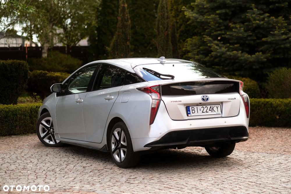 Toyota Prius (Hybrid) Executive - 6