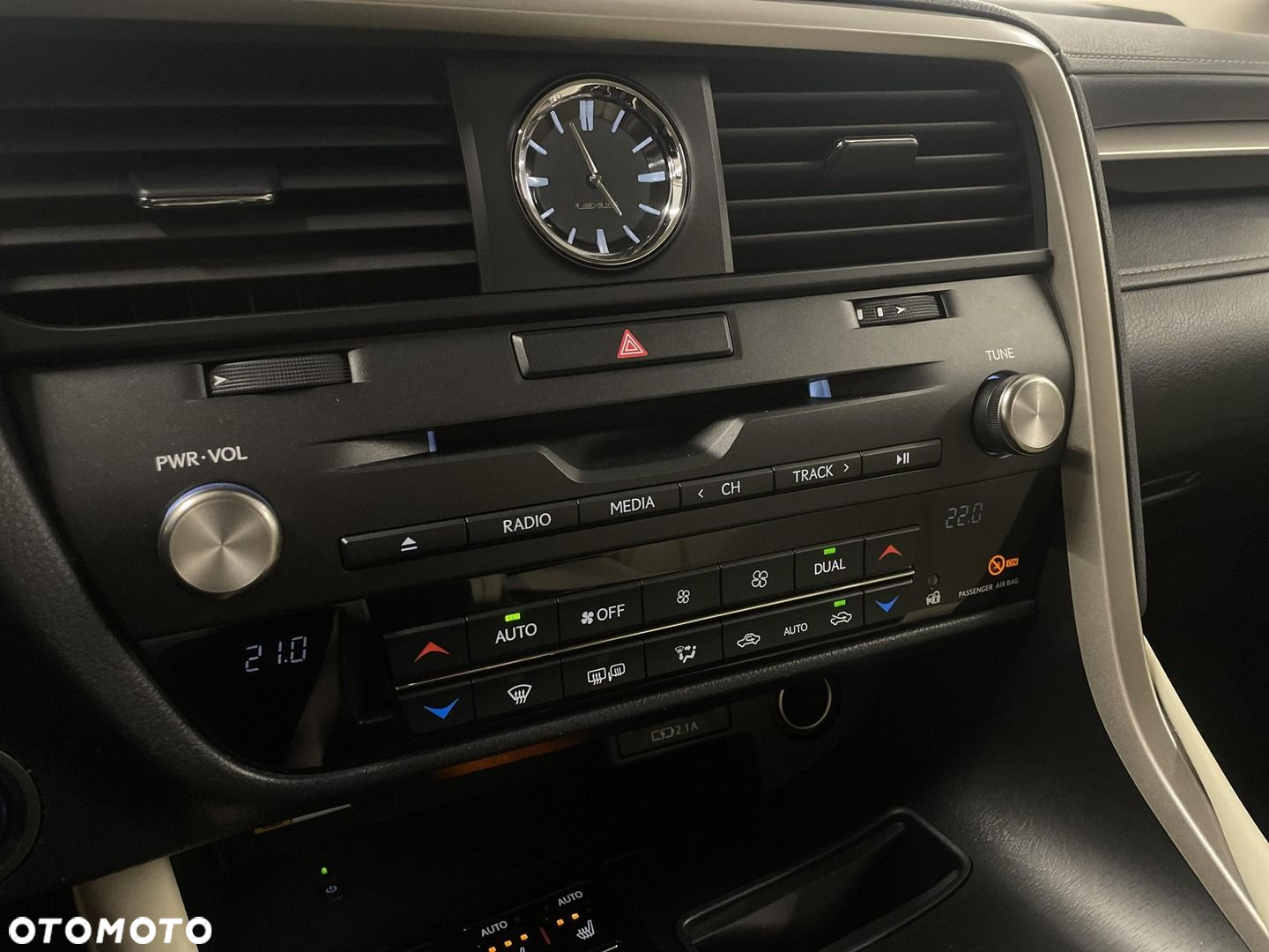 Lexus RX - 24