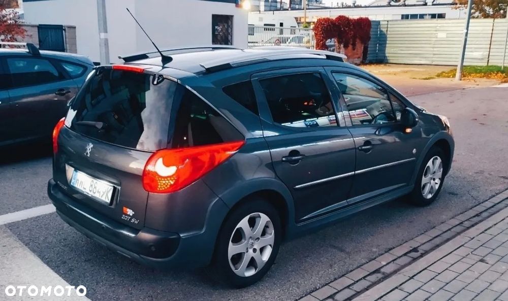 Peugeot 207 - 1