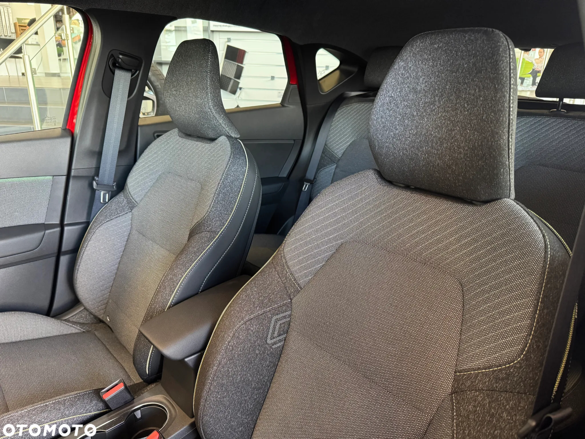 Renault Captur 1.3 TCe mHEV Techno - 16