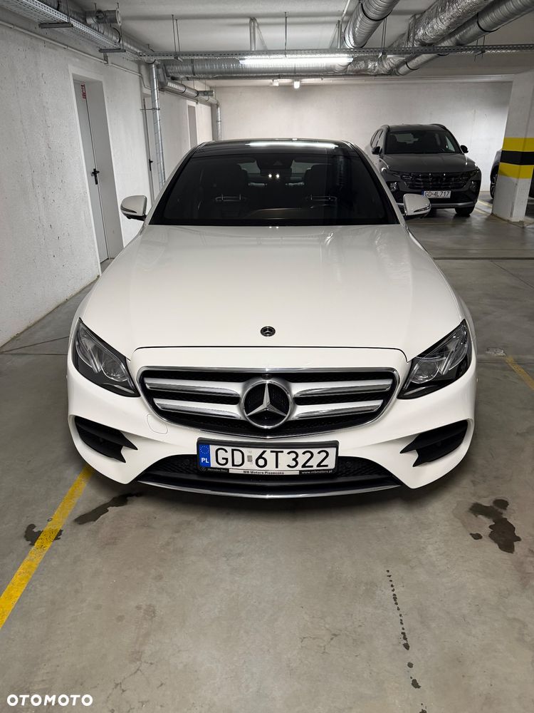 Mercedes-Benz Klasa E 220 d 4-Matic 9G-TRONIC - 23