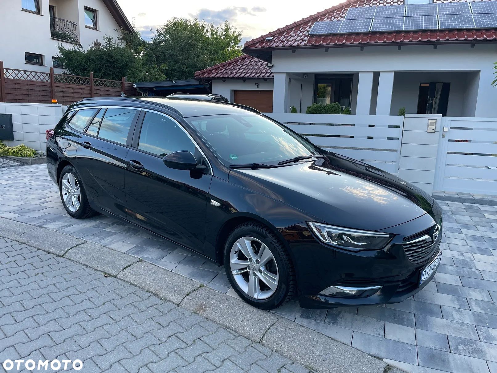 Opel Insignia Sports Tourer 2.0 Diesel Automatik Business Edition - 1