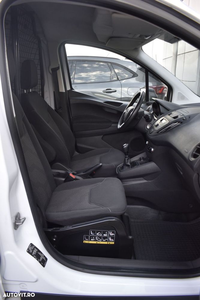 Ford Transit Courier - 30