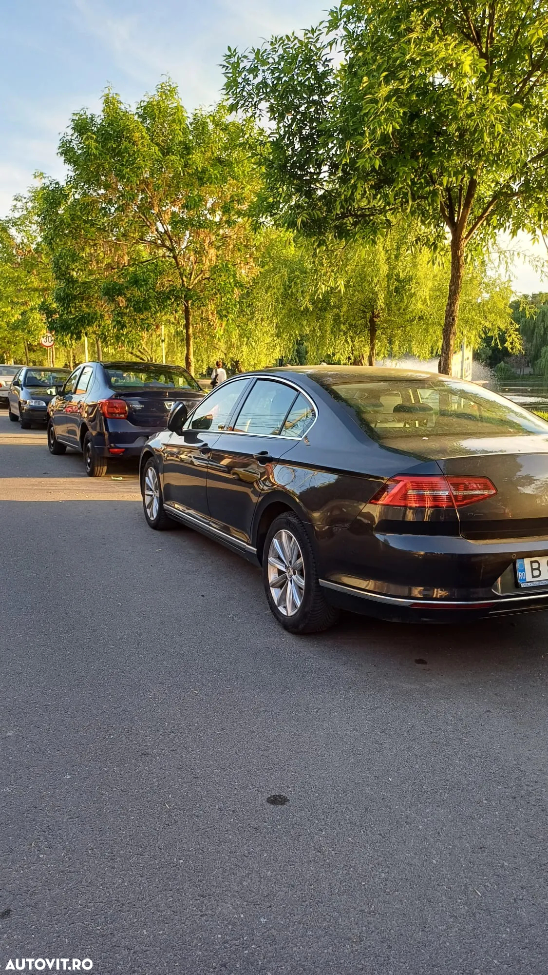 Volkswagen Passat - 4