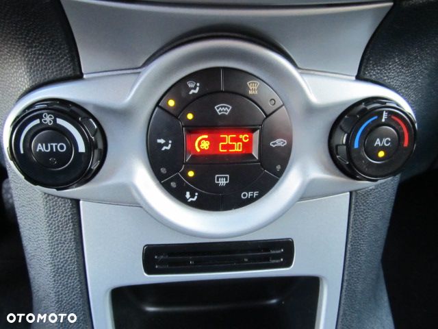 Ford Fiesta 1.25 Celebration - 23