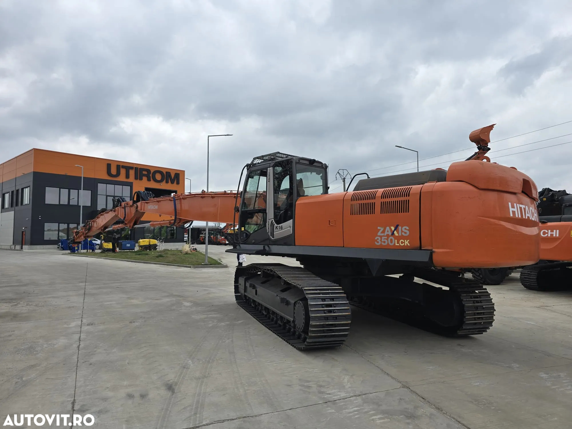 Hitachi EXCAVATOR PETRU DEMOLARI brate la 21m, 37t, 3 brate, cupla rapida, inst picon, inst rotire, 8.209h, ZX350-3, an 2006, senile 70% bune, AC, computer 96900 EUR+Tva - 4