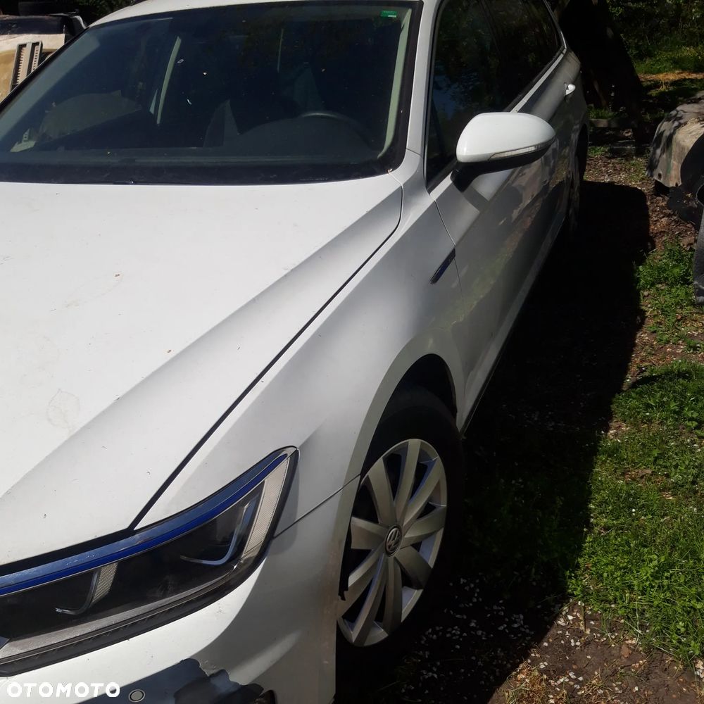 Volkswagen Passat - 2