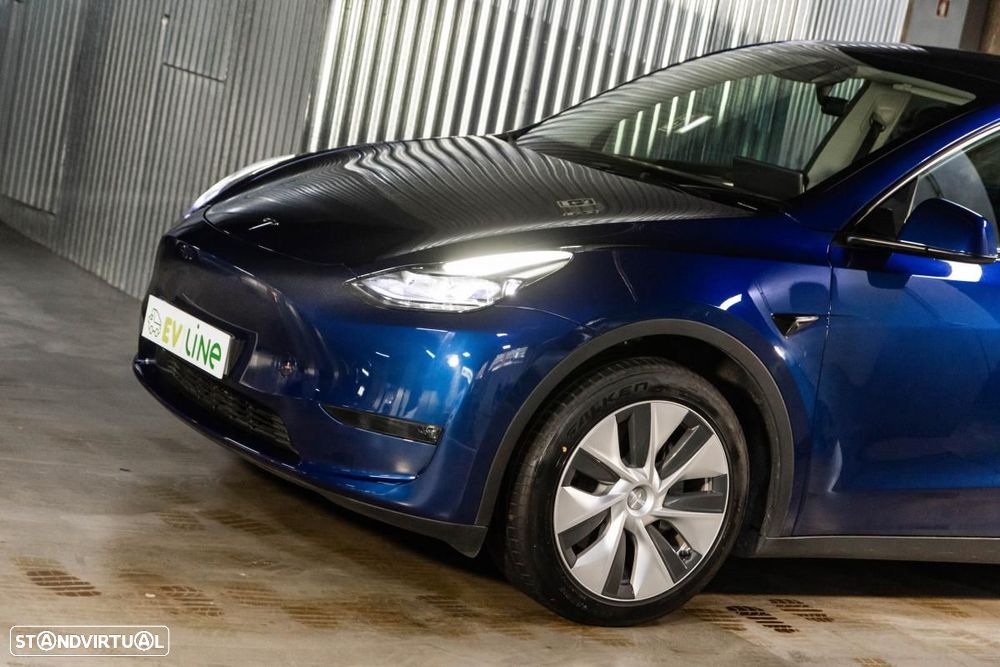 Tesla Model Y Long Range Dual Motor AWD - 12