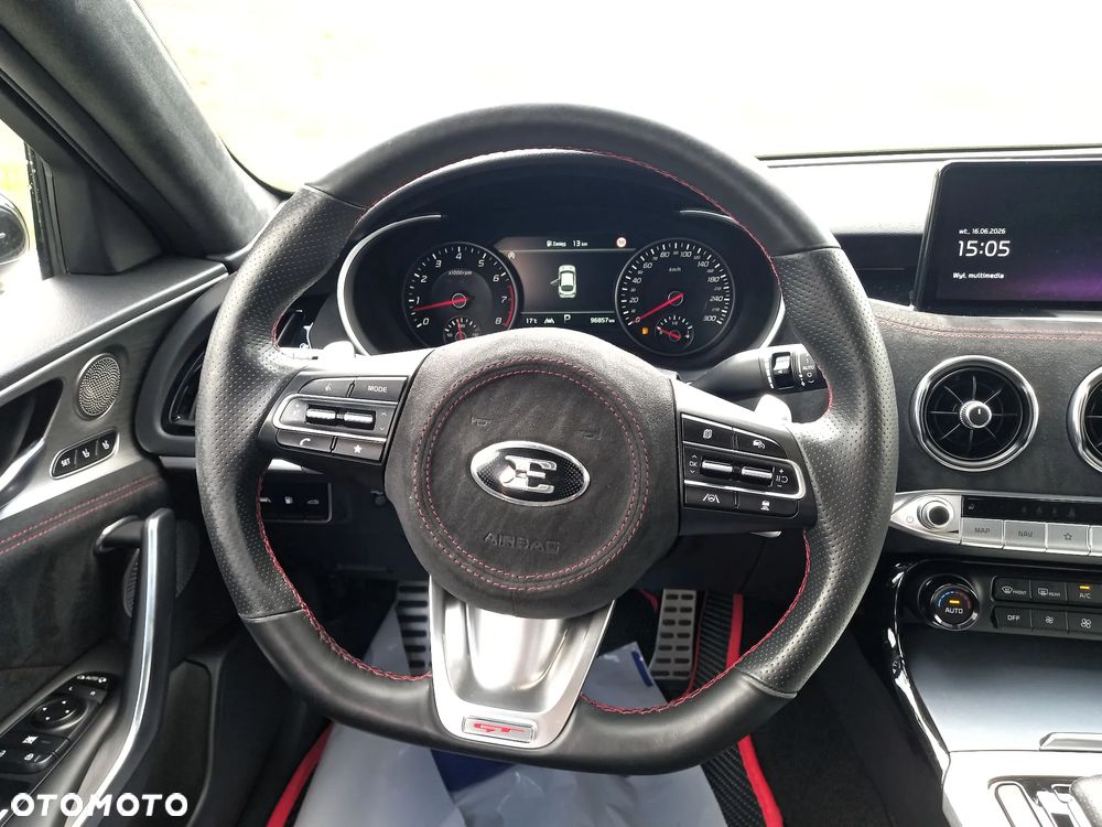 Kia Stinger - 10