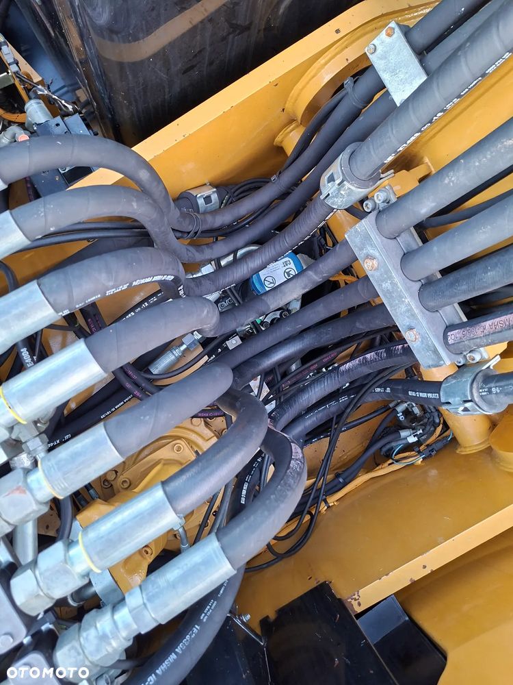 Caterpillar CAT M 322 D - 24