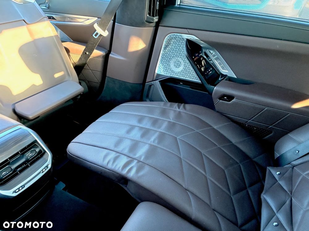 BMW Seria 7 - 32