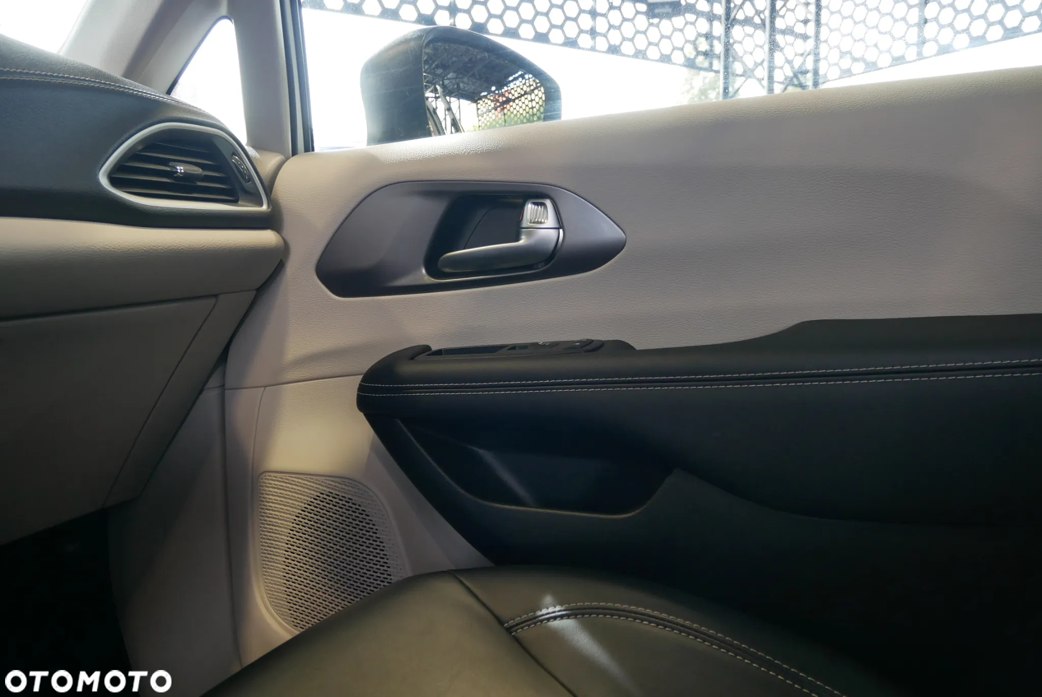 Chrysler Pacifica - 21