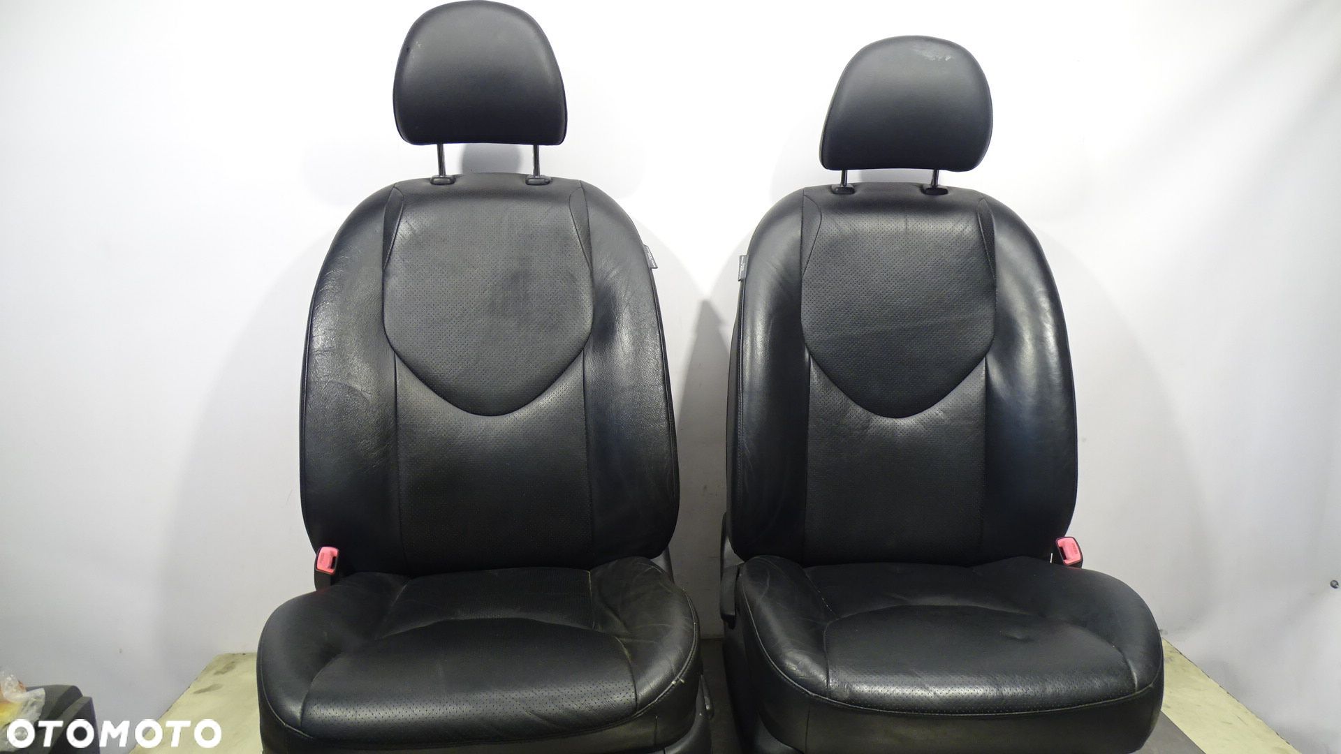 FOTEL PRZÓD TOYOTA RAV4 III 2.2D-CAT GRZANE - 1