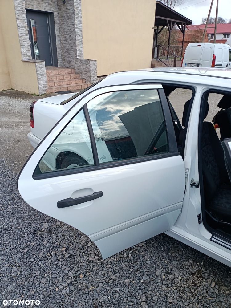 Mercedes-Benz Klasa C 220 D Classic - 8