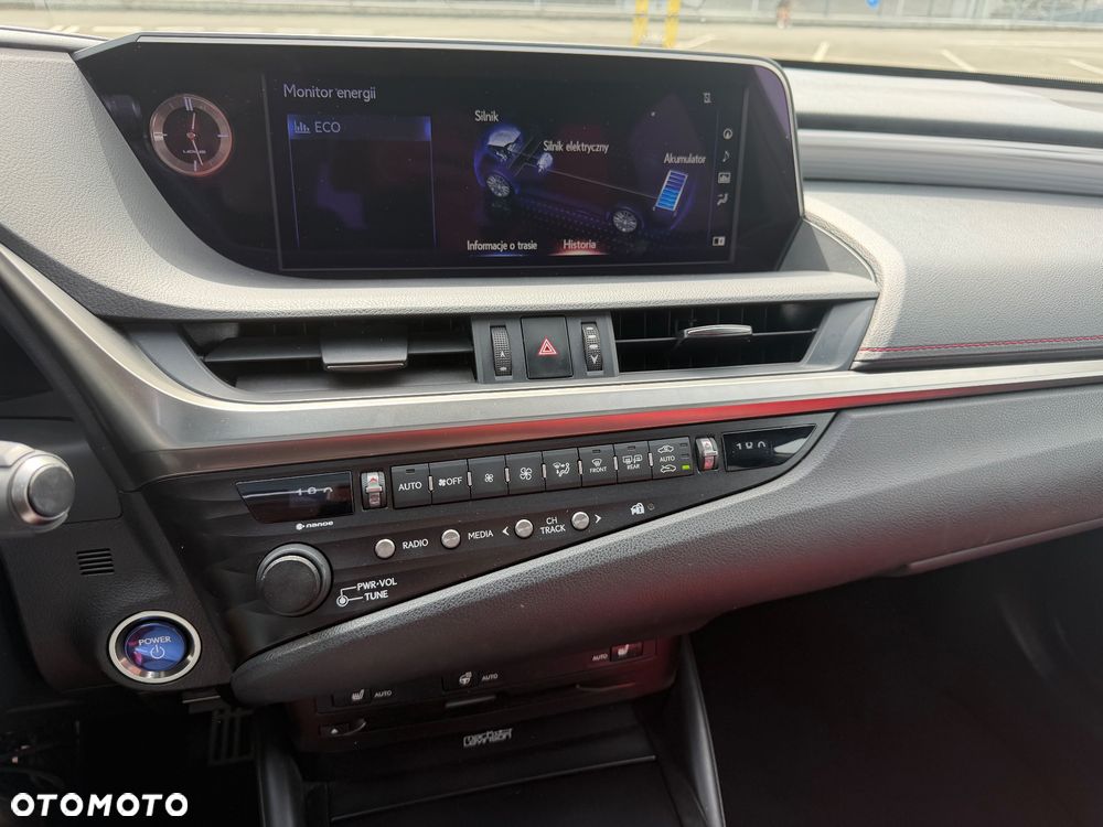 Lexus ES 300h F Sport - 16
