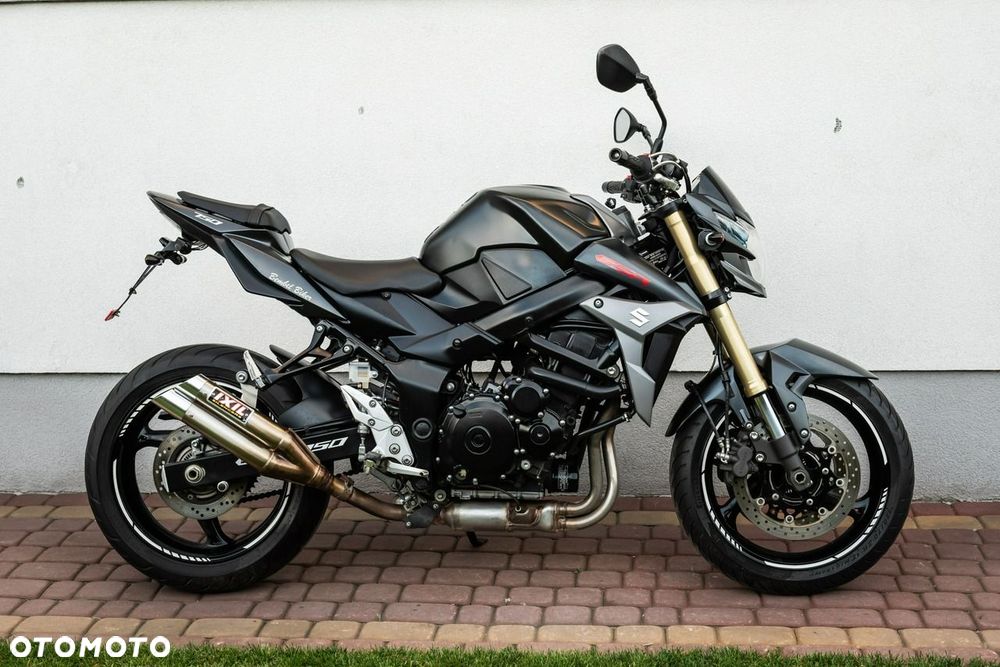 Suzuki GSR - 3