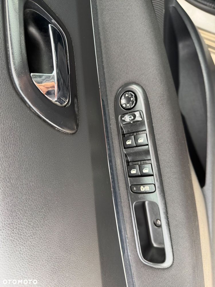 Peugeot 3008 HDi 115 Allure - 24