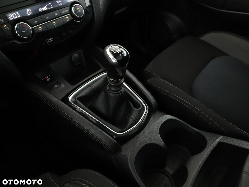 Nissan Qashqai 1.6 DCi N-Connecta - 28