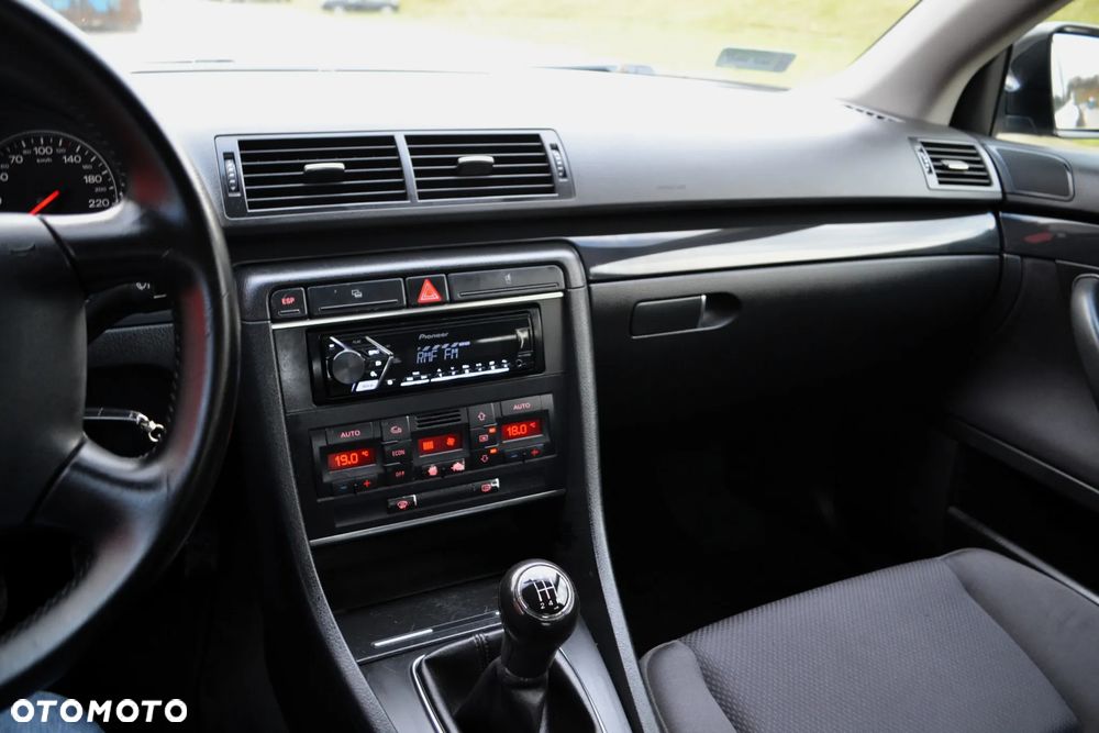 Audi A4 Limousine - 16