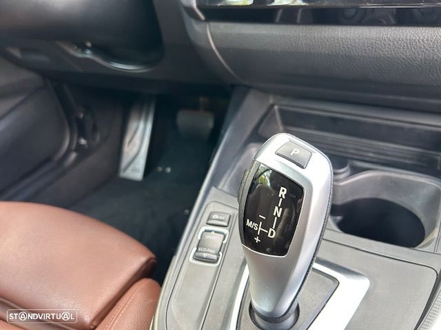 BMW 225 d Cabrio Pack M Auto - 24