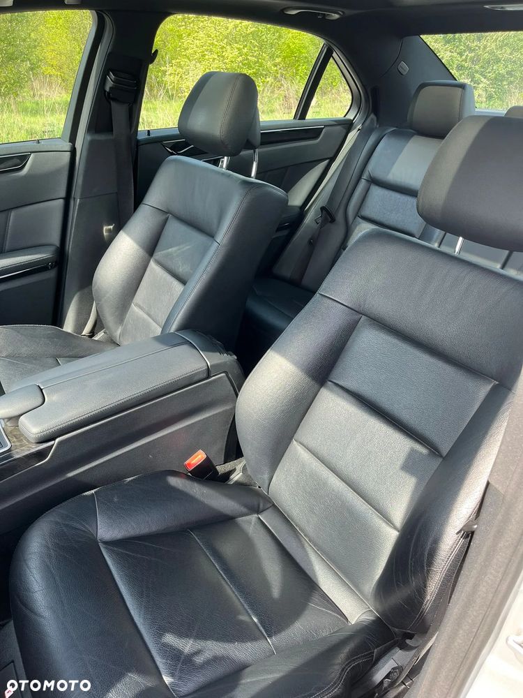 Mercedes-Benz Klasa E 300 CDI DPF BlueEFFICIENCY 7G-TRONIC Avantgarde - 23