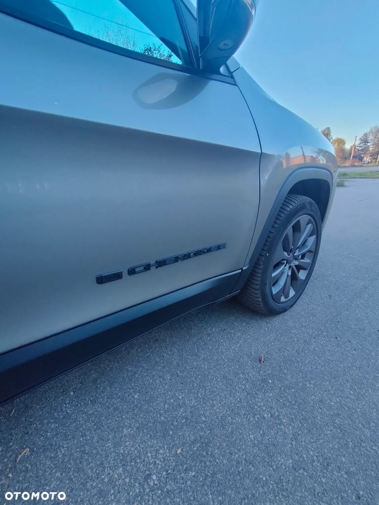 Jeep Cherokee - 27