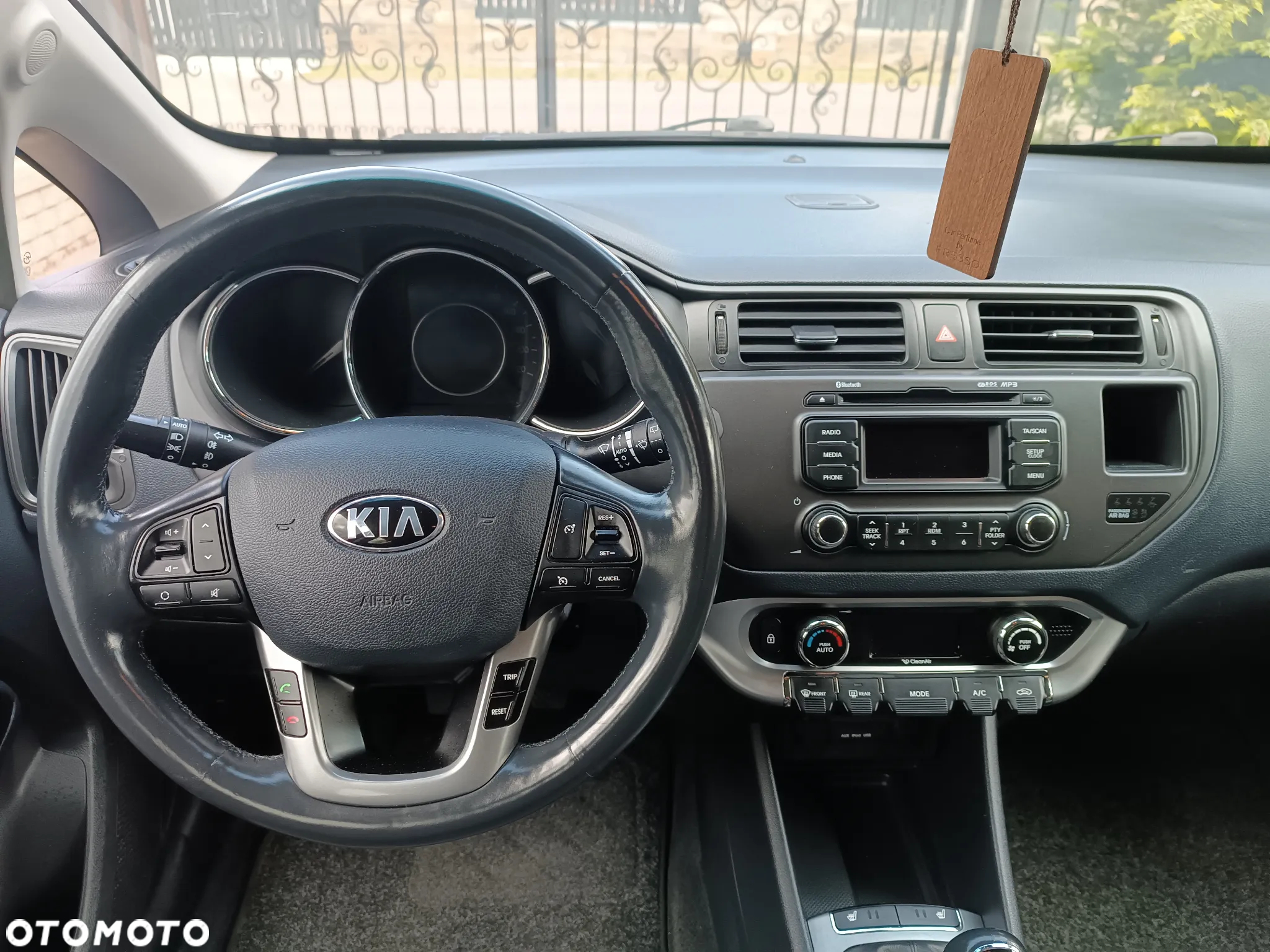 Kia Rio 1.4 L - 15