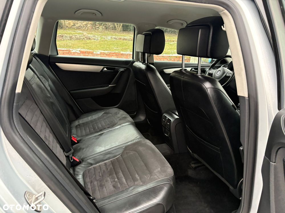 Volkswagen Passat 2.0 TDI 4Motion BlueMotion Technol Highline - 15