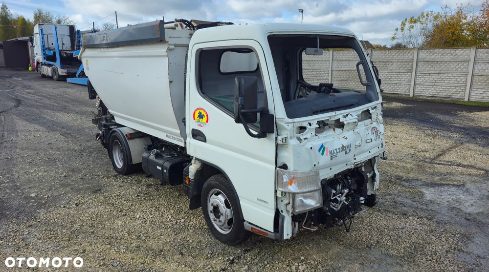 Mitsubishi CANTER FUSO - 1