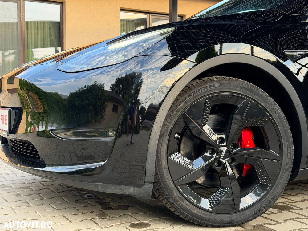 Tesla Model Y - 17