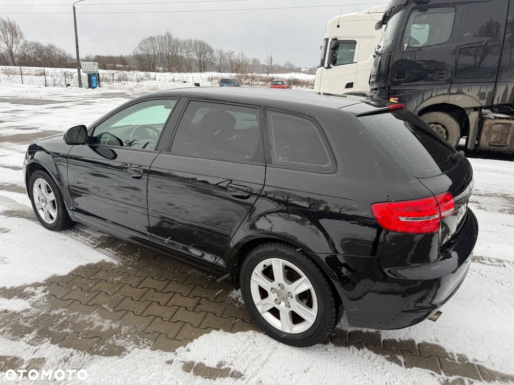 Audi A3 Sportback 1.6 TDI DPF S line Sportpaket - 7