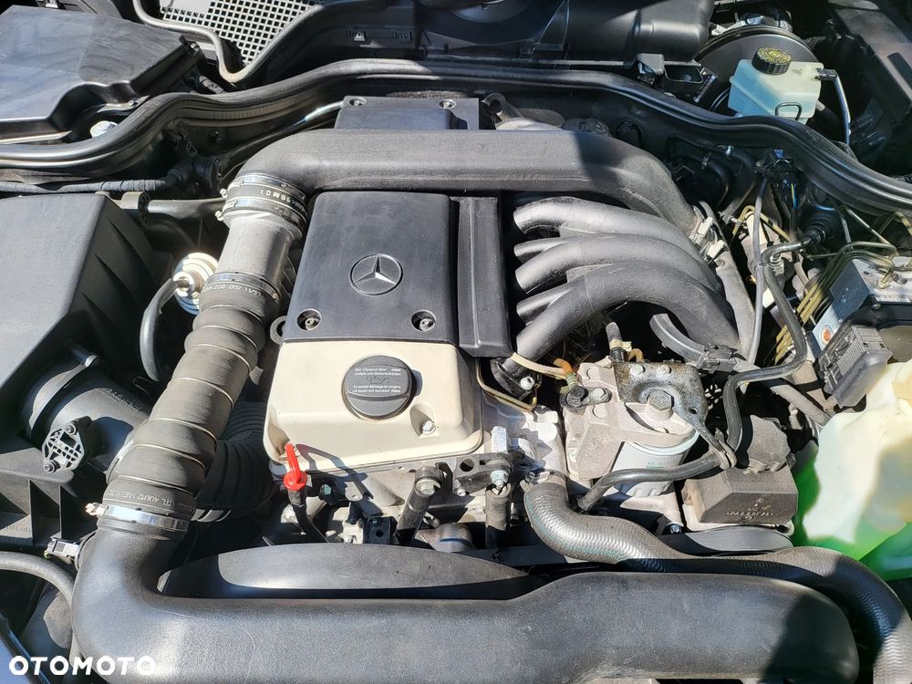 Mercedes-Benz Klasa E 250 TD Elegance - 11