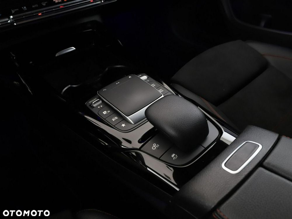 Mercedes-Benz CLA AMG 35 4-Matic 7G-DCT - 32