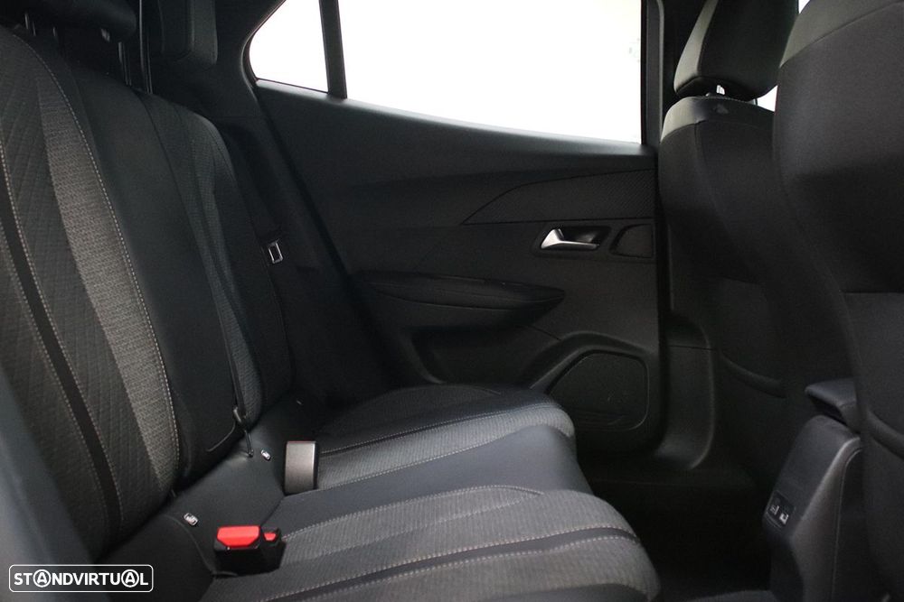 Peugeot 2008 1.2 PureTech Allure EAT8 - 22