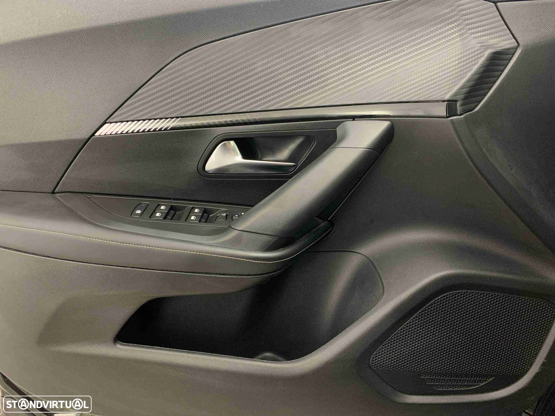 Peugeot 2008 1.2 PureTech Allure EAT8 - 12