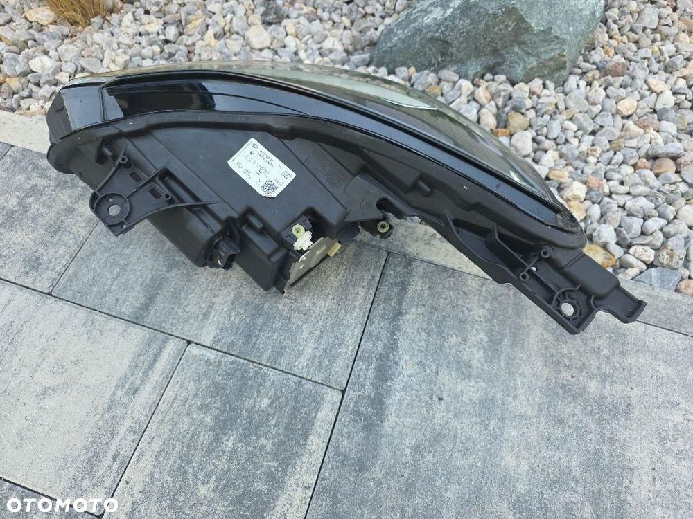 RENAULT CAPTUR 2 II Lampa prawa Kompletna Full Led 260104095R Krótki Led - 11