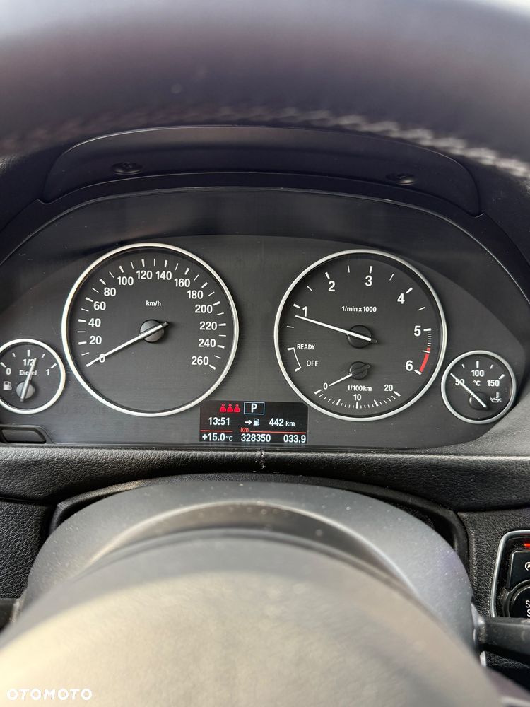 BMW Seria 3 318d Touring - 11