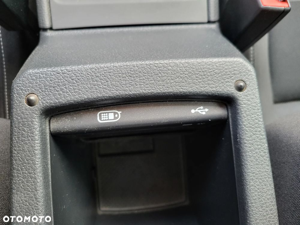 Volkswagen Golf 2.0 TDI BlueMotion Technology Lounge - 27