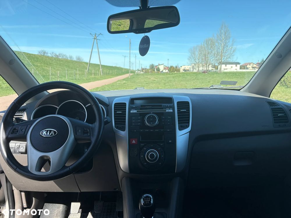 Kia Venga 1.6 L - 12