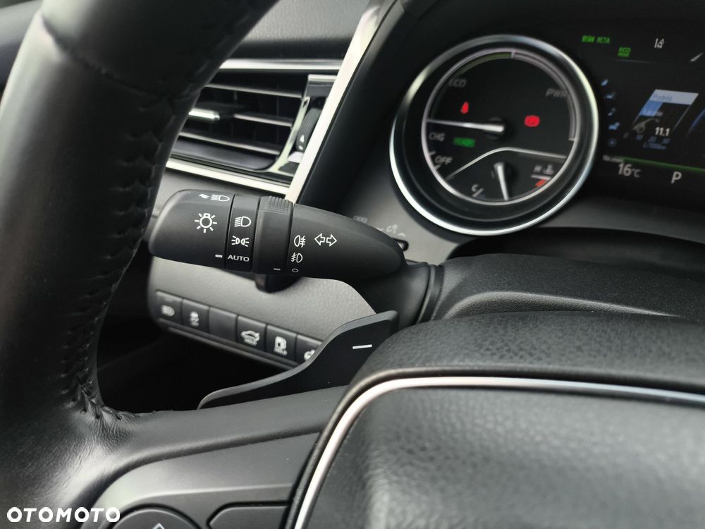 Toyota Camry 2.5 Hybrid Executive CVT - 26