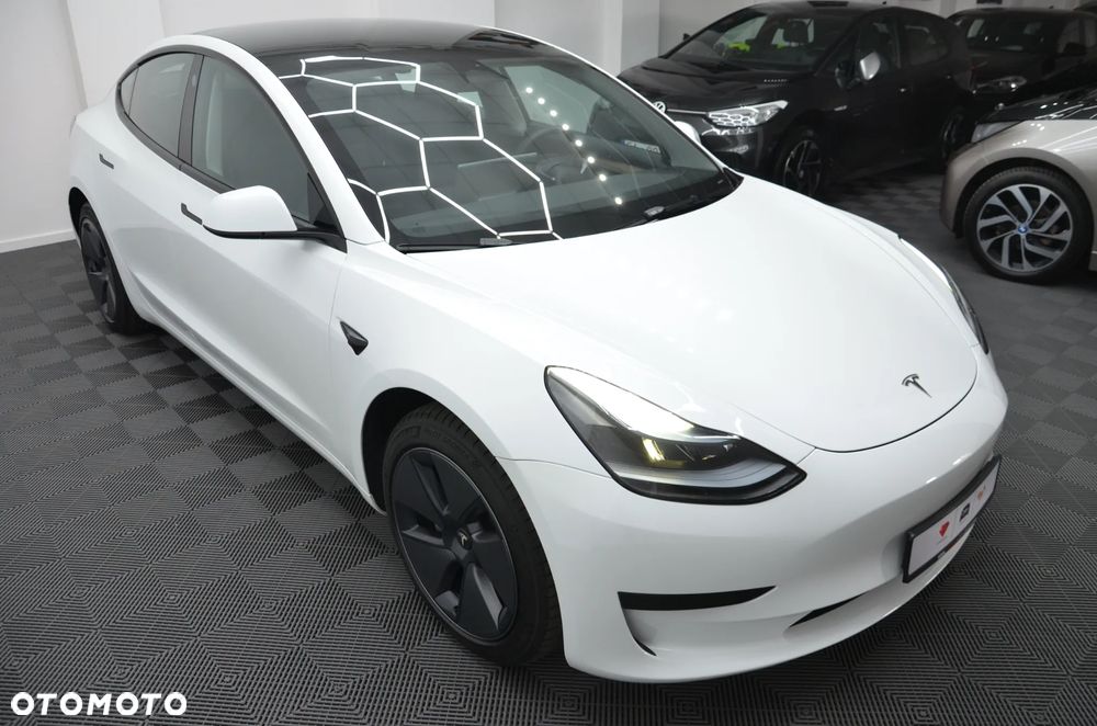 Tesla Model 3 - 8