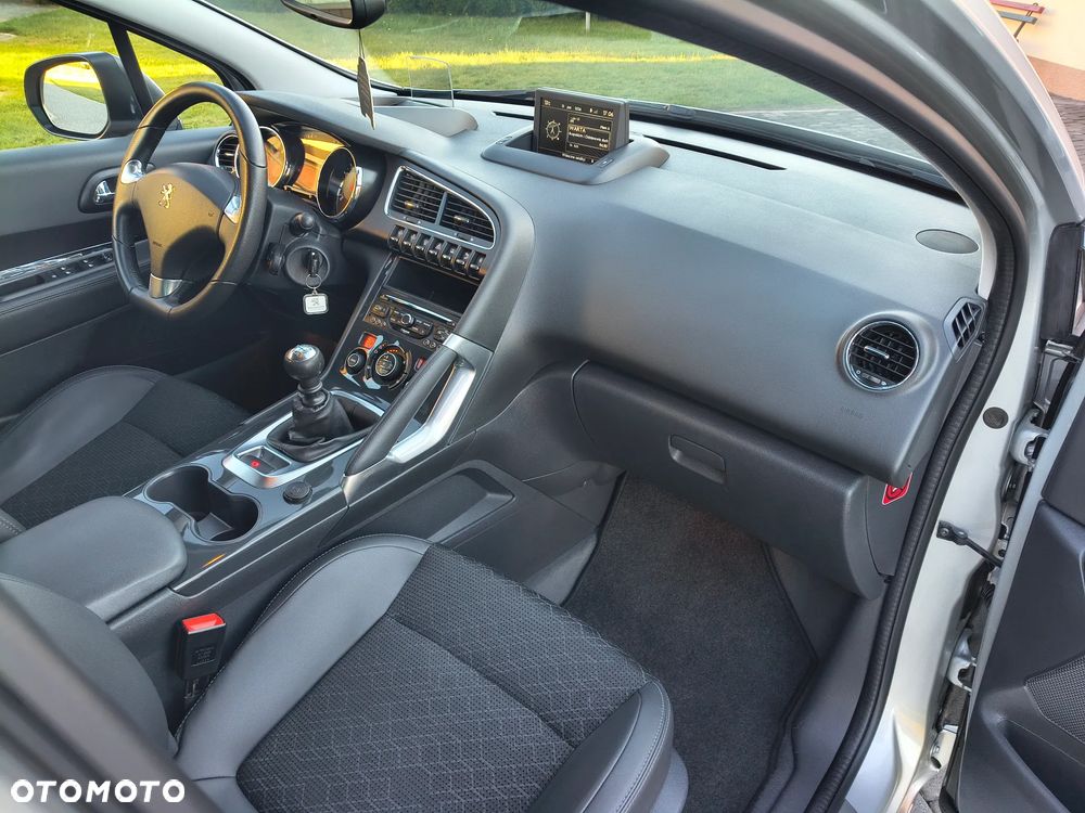 Peugeot 3008 HDi 115 Allure - 23