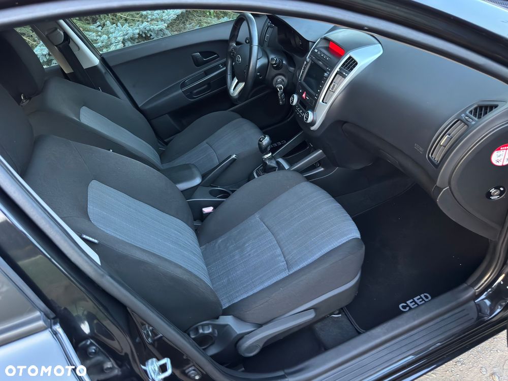 Kia Ceed 1.4 CVVT Dream-Team Edition - 10