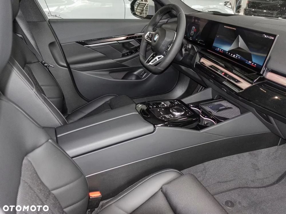BMW Seria 5 540d xDrive mHEV M Sport - 23