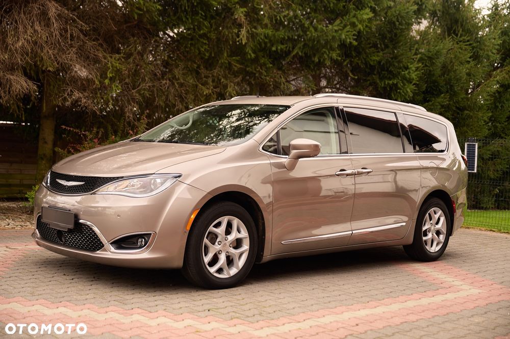 Chrysler Pacifica 2017 photo 3