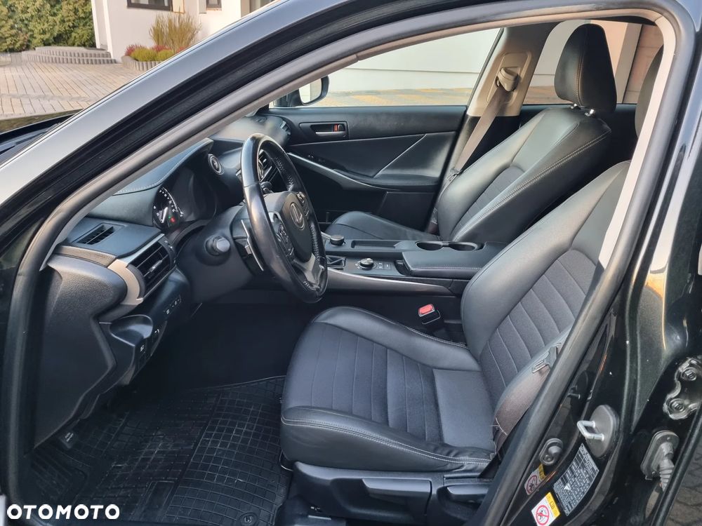 Lexus IS Business Edition - 5