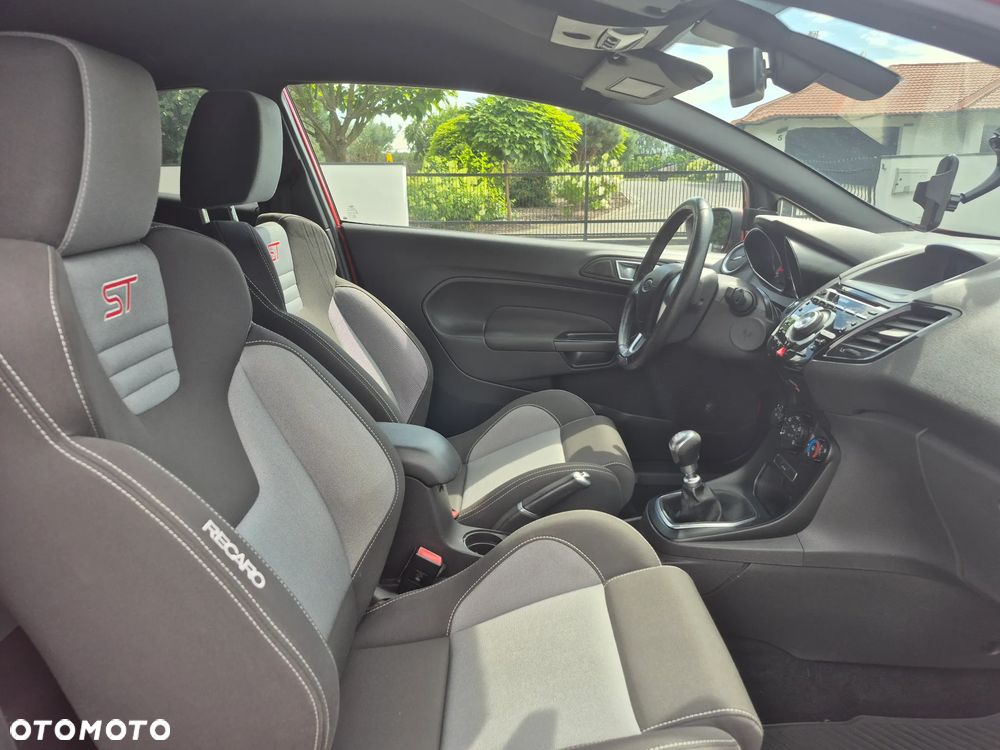 Ford Fiesta 1.6 EcoBoost ST - 11